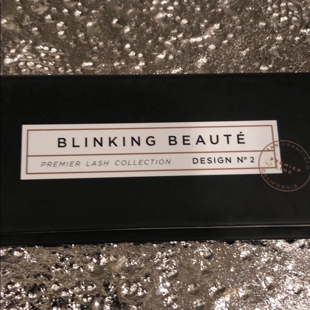 Brand new Blinking Beaute lashes in style 2